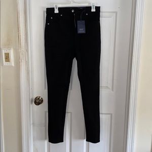 Gap black skinny jeans size 30 with some stretch